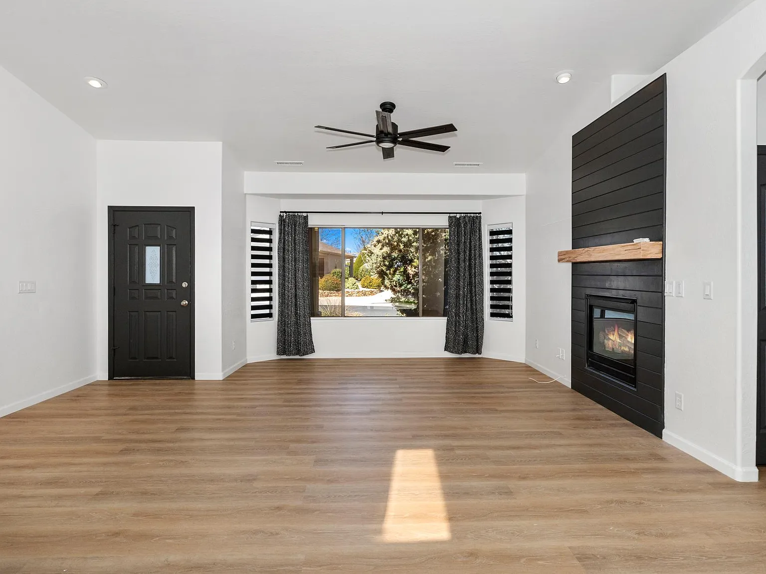 3 bed, 1460 sqft, $2,300 — Photo 4