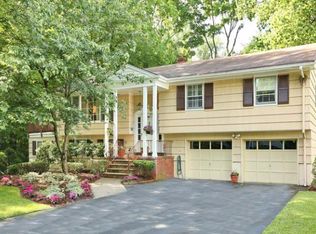 176 Kennedy Ct, Paramus, NJ 07652