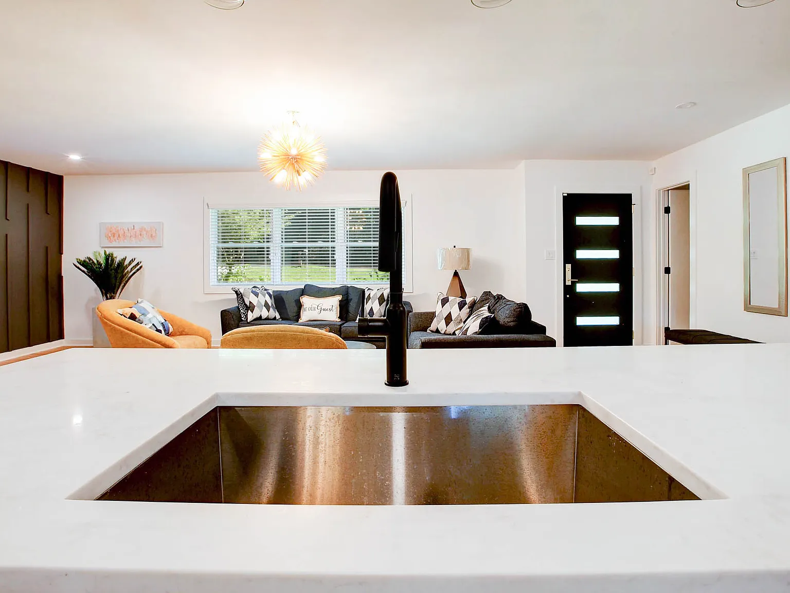4 bed, 2082 sqft, $3,300 — Photo 3