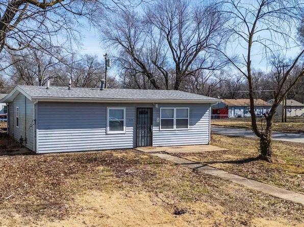 1135 Saint Stephens Dr, Cahokia, IL 62206