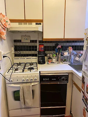 Rented by Gez Group LLC | media 25