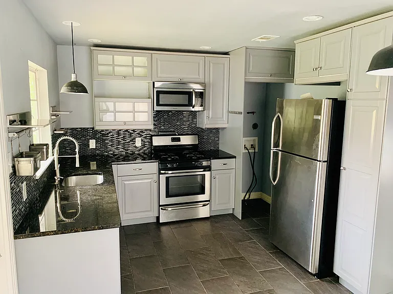 612 Wilmes Dr — Photo 2