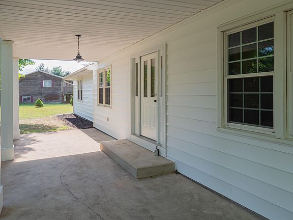 5th image of 36066 Valley Dr