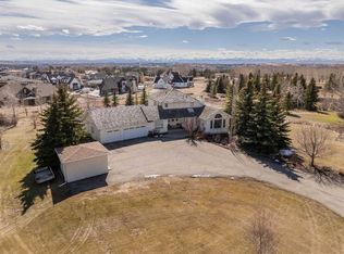15 N Blueridge Close, Rocky View County, AB T3L 2P4