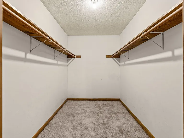 934 Welsh Ln — Photo 10