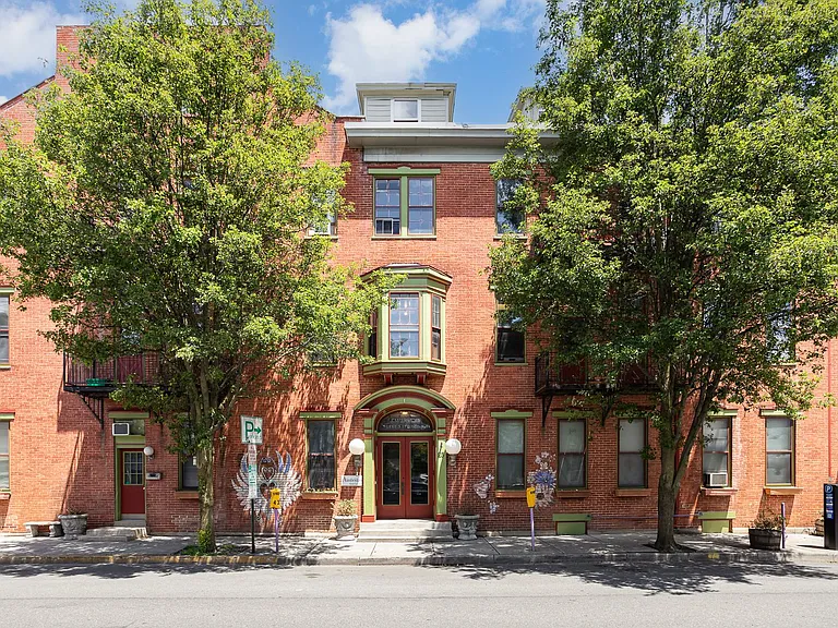 25 W Pomfret St — Photo 7