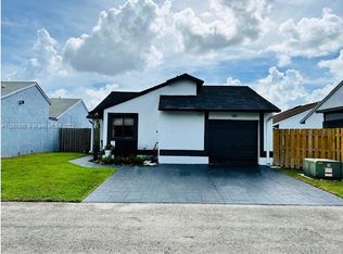 1161 SW 111th Ave, Pembroke Pines, FL 33025