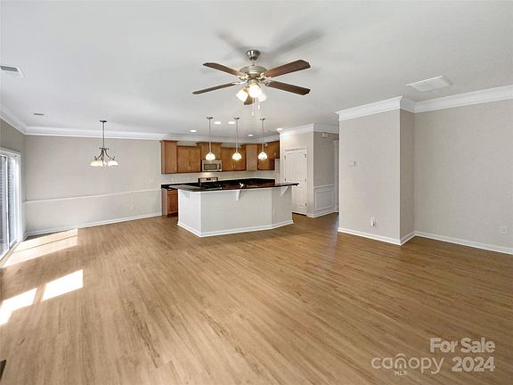4th image of 104 E Heart Pine Ln
