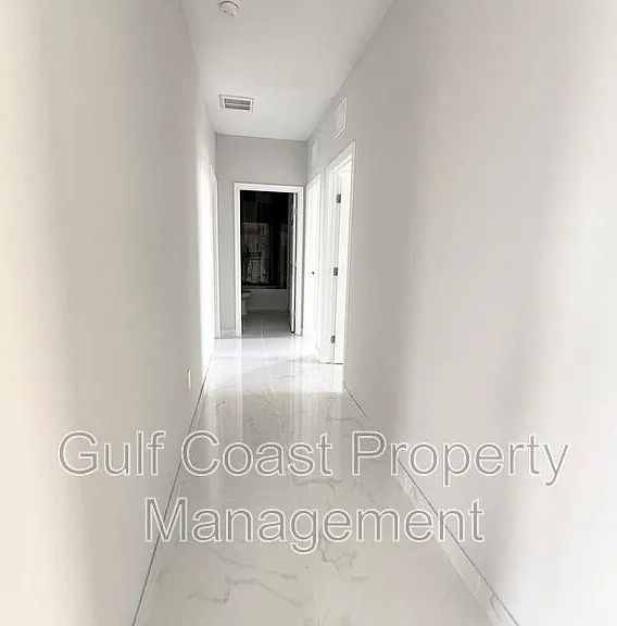 219 NW 23rd Ter — Photo 12