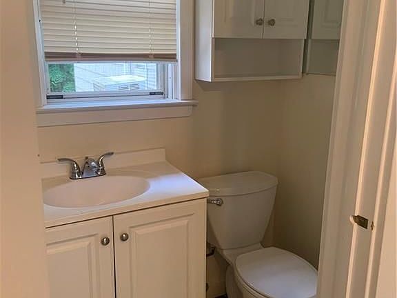 3rd image of 170 Foshay Ave
