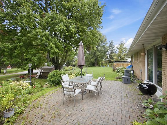 5th image of 609 Oak Ln