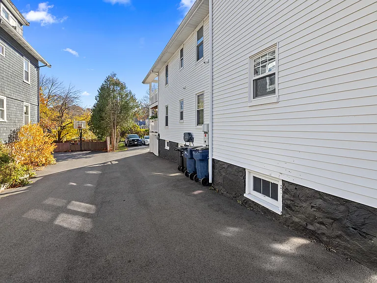 11 Hillview Ave #1 — Photo 31