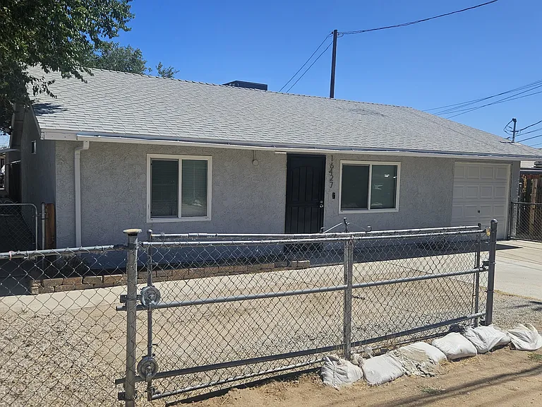 16427 Cajon St — Photo 1