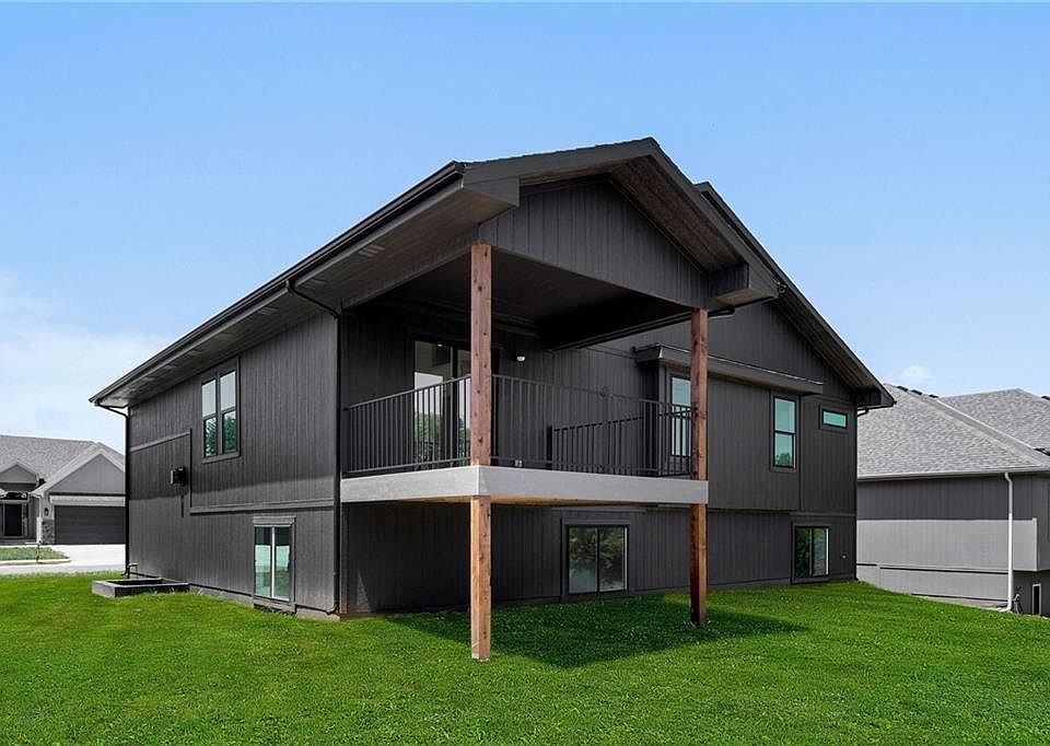 8601 Laramie St, De Soto, KS 66018 MLS 2430809 Zillow