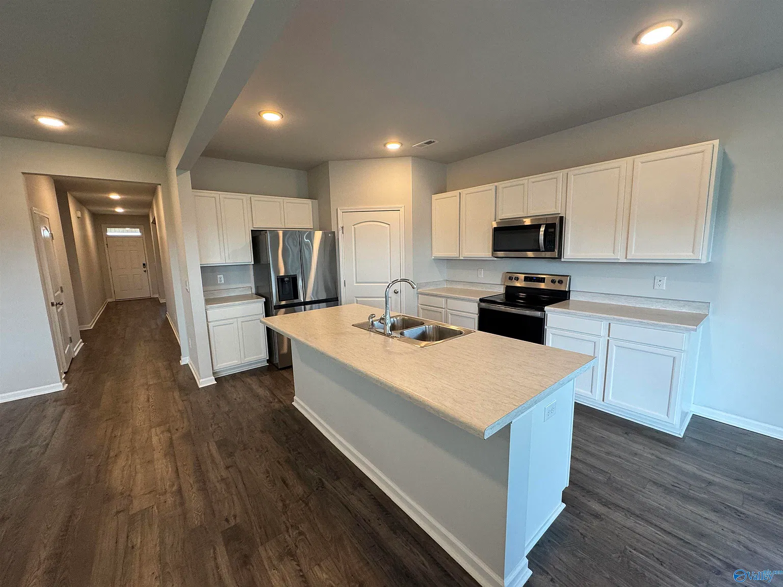 4 bed, 3.0 bath, 2019 sqft, $2,095 — Photo 3