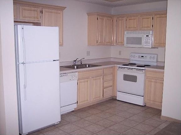 3rd image of 1209 Pebblecreek Dr APT A