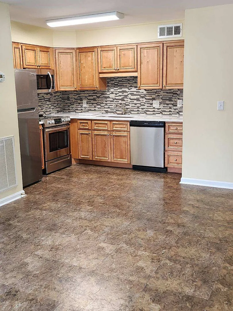 Building Photo - 141 Colonial Cir #B8