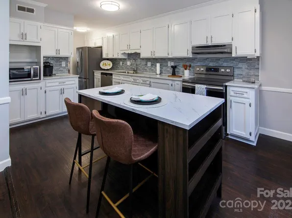 6742 Constitution Ln, Charlotte, NC 28210