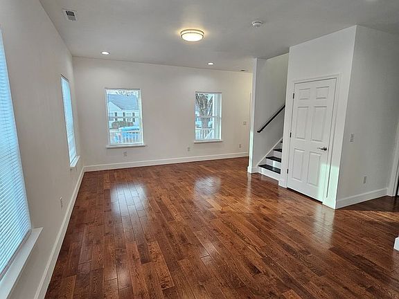 3rd image of 1411 Greenville Ave