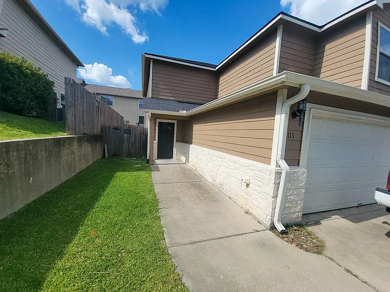 115 Sendero Dr — Photo 2
