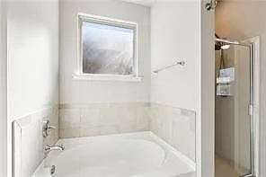 4 bed, 2.0 bath, 1867 sqft, $2,200 — Photo 3