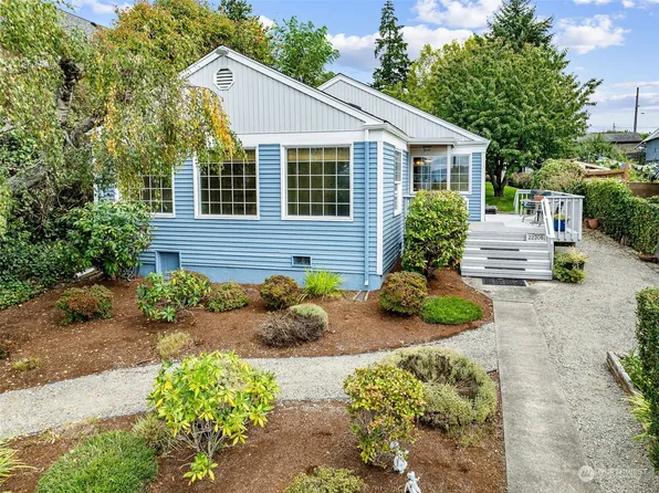 22208 8th Avenue S, Des Moines, WA 98198