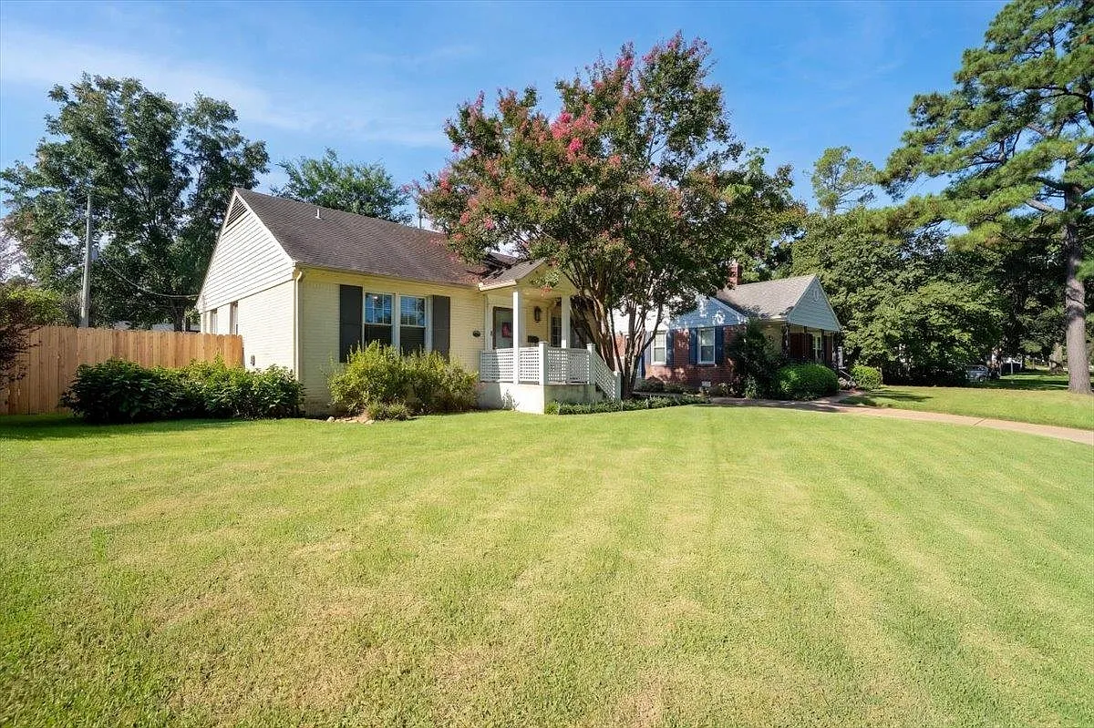 2 bed, 1.0 bath, 1200 sqft, $1,800 — Photo 3