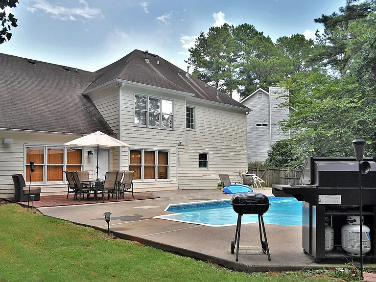 1121 Lauren Way NW — Photo 9