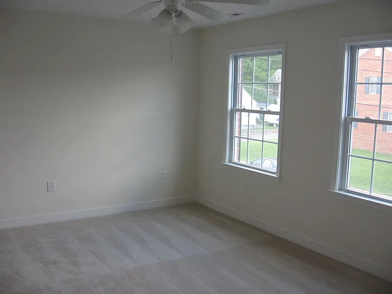 1713 Kemper St — Photo 5
