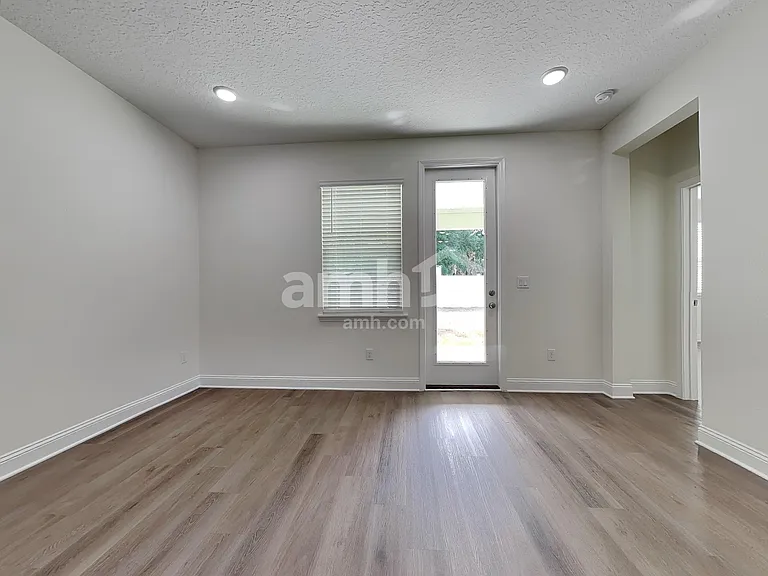 11446 Bay Hill Cir — Photo 7