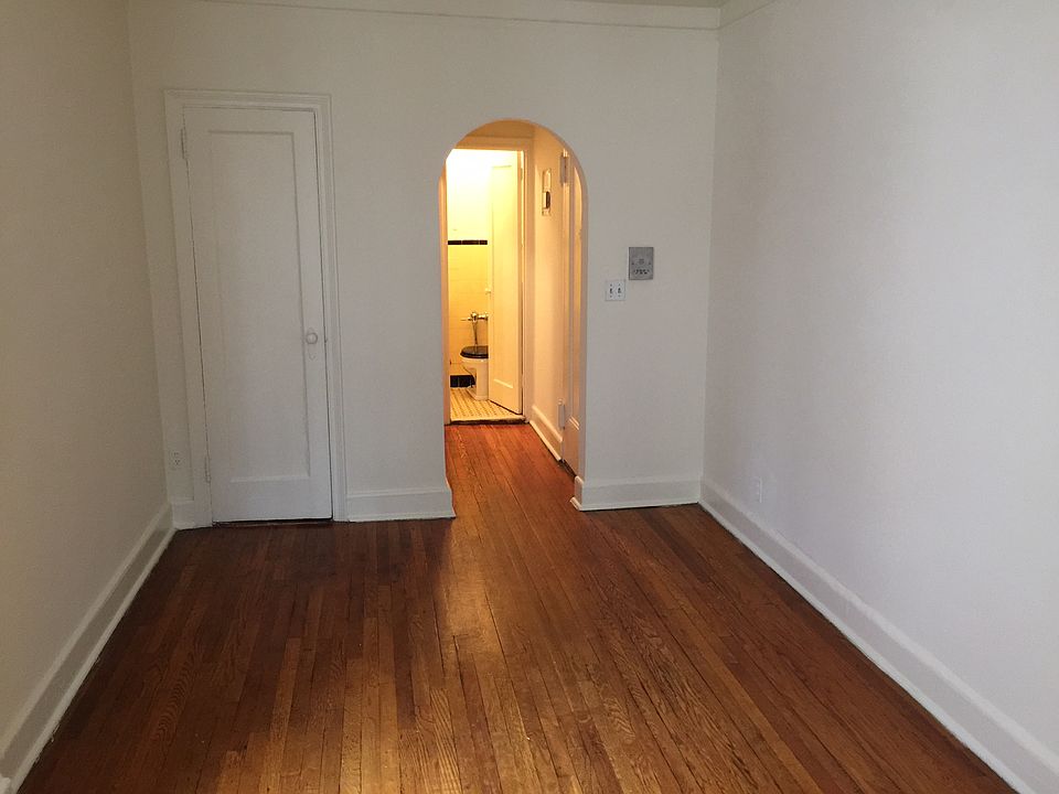 2nd image of 225 W 15th St APT 3B