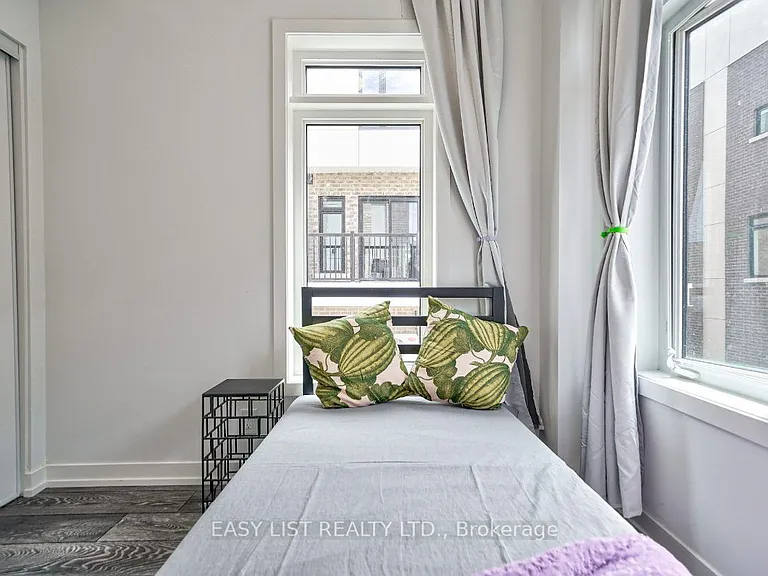 27 Spruce Pines Cres — Photo 10