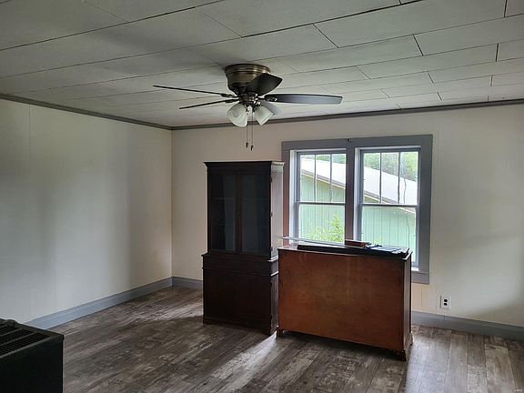 3rd image of 104 N Mound St