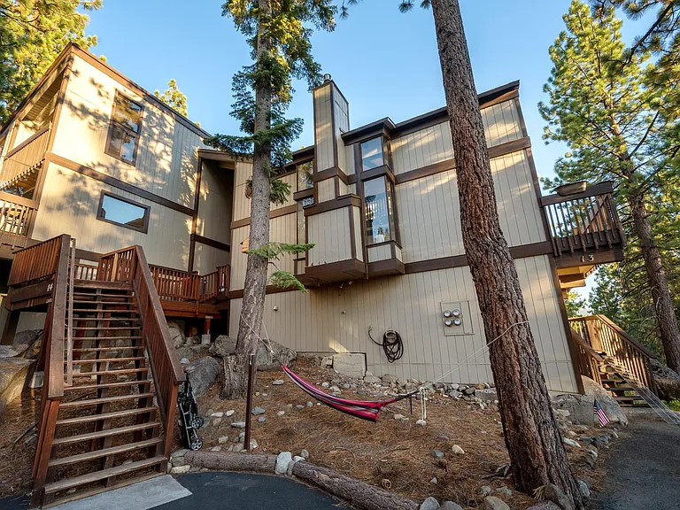 14 Chalet Ct — Photo 38