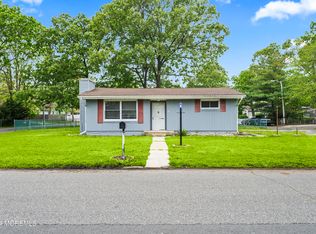 560 Roosevelt Ave, Toms River, NJ 08753