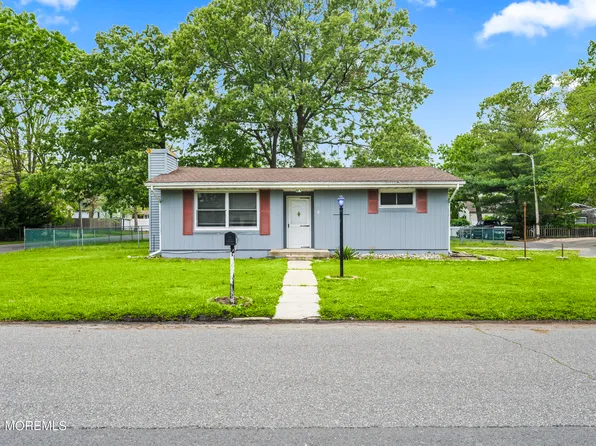 560 Roosevelt Avenue, Toms River, NJ 08753