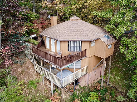 3rd image of 1036 E Foothills Dr
