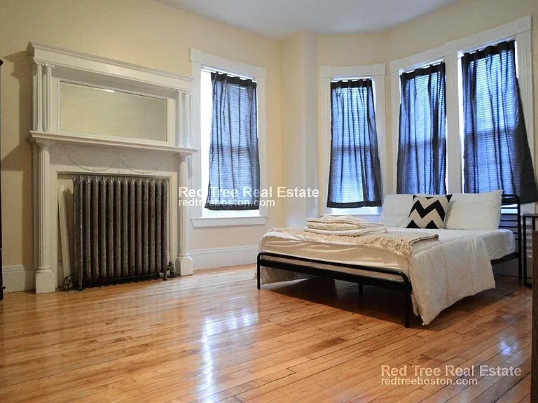 Meridian St — Photo 22