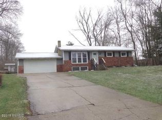 609 Circle Ridge Dr, Buchanan, MI 49107