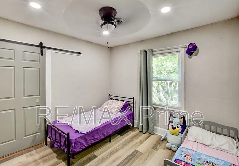2 Clover St — Photo 17