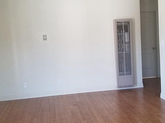 5th image of 221 Wesley Ave