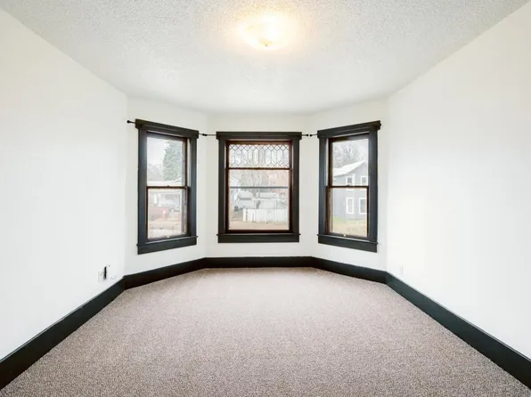 218 1/2 W 7th St, Muscatine, IA 52761