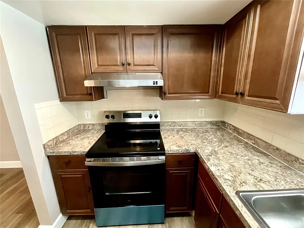 3 bed, 1.5 bath, 1366 sqft, $2,700 — Photo 4