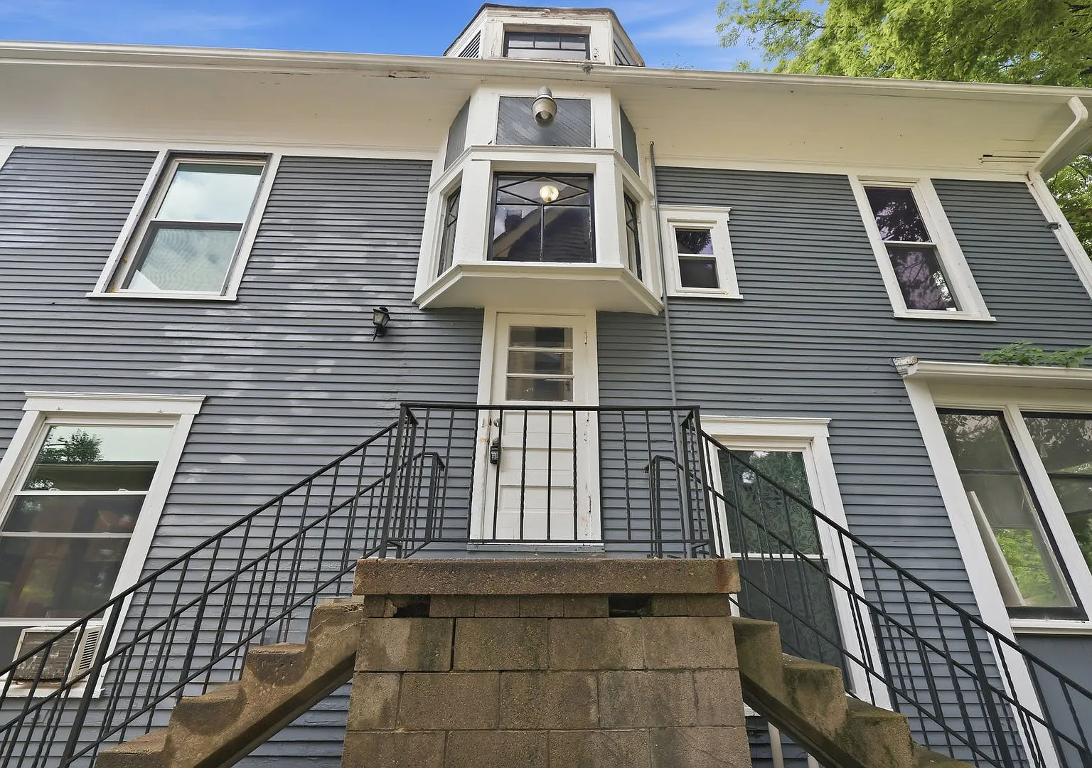 911 N Fountain Ave — Photo 2