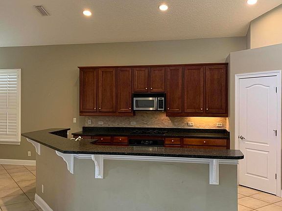 5th image of 3572 HIGHLAND GLEN Way W