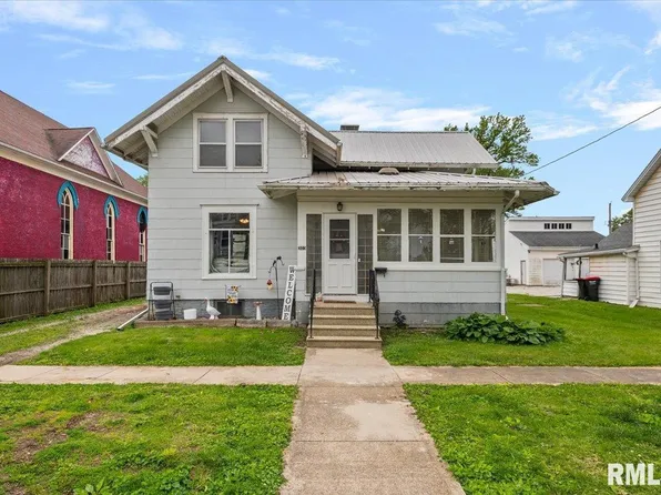 303 W 2nd St, Pana, IL 62510