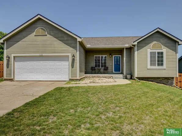 1608 Old Gaelic St, Bellevue, NE 68123
