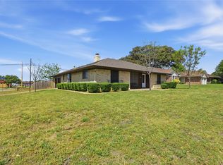 1910 Green Meadow Ct, Arlington, TX 76013
