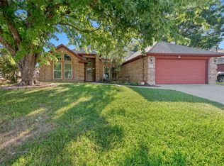308 Woodcrest Dr, Saginaw, TX 76179