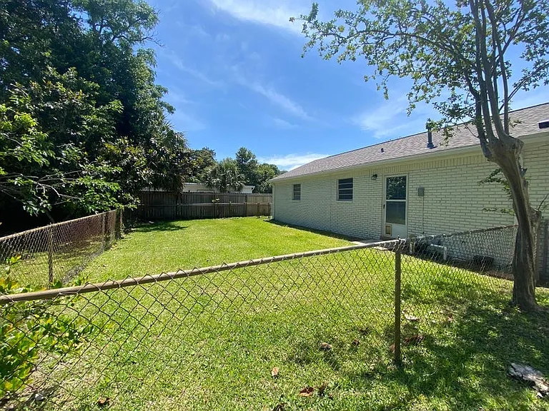 400 Argyle Ct — Photo 61